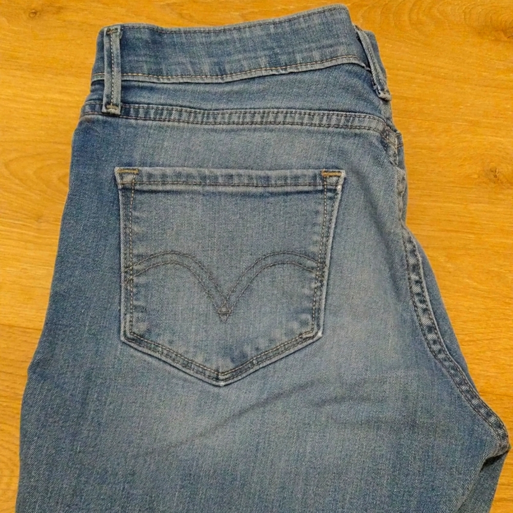 Perfect waist straight leg size 4